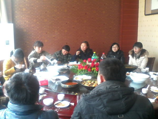 鄭州企鵝榨油機廠家節(jié)日慶祝